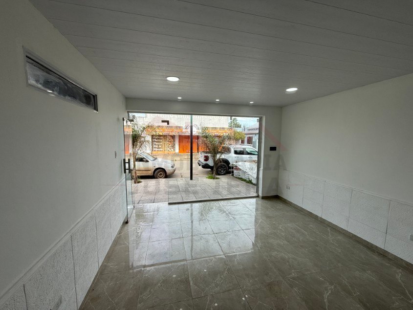 Local Comercial. A una cuadra del Centro de la Ciudad! - Calle Tomas Guido e/ Soloeta y Saavedra.